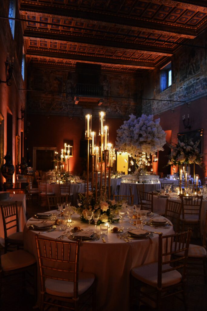 allestimento luci matrimonio sera con lampadine sospese romantiche sora