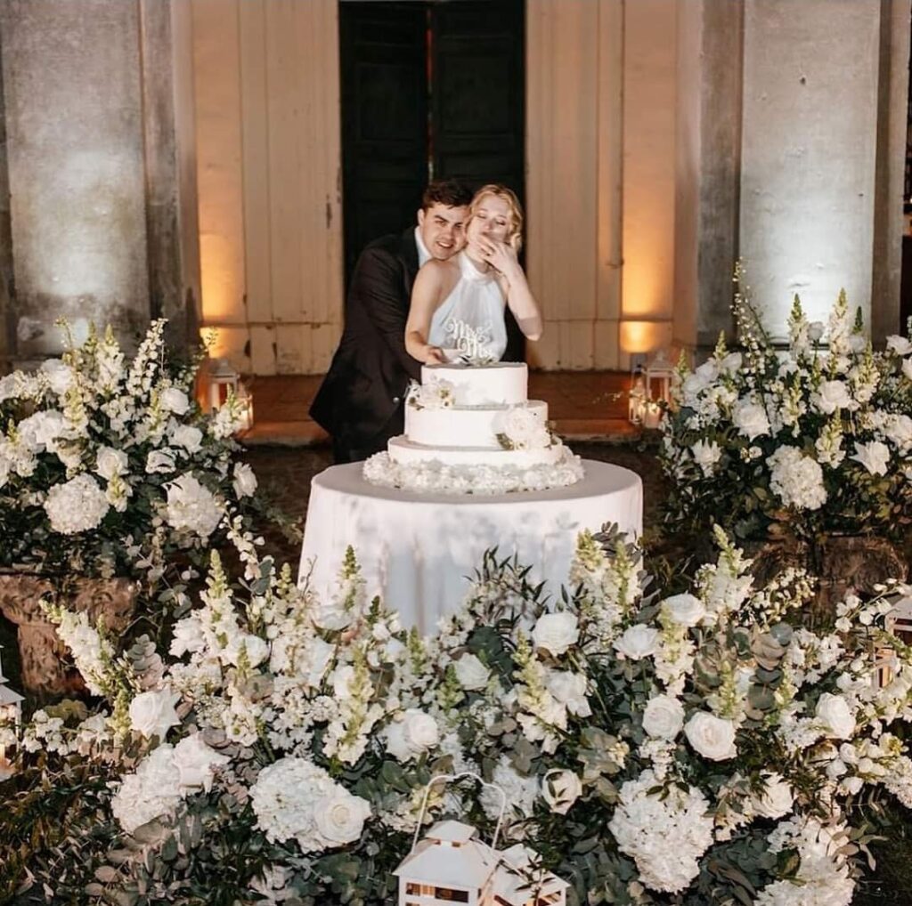 allestimento luci matrimonio elegante taglio torta