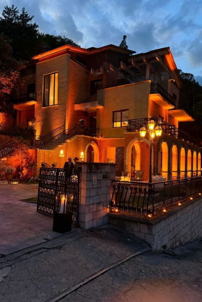 illuminazione per matrimonio in villa con effetto scenografico serale